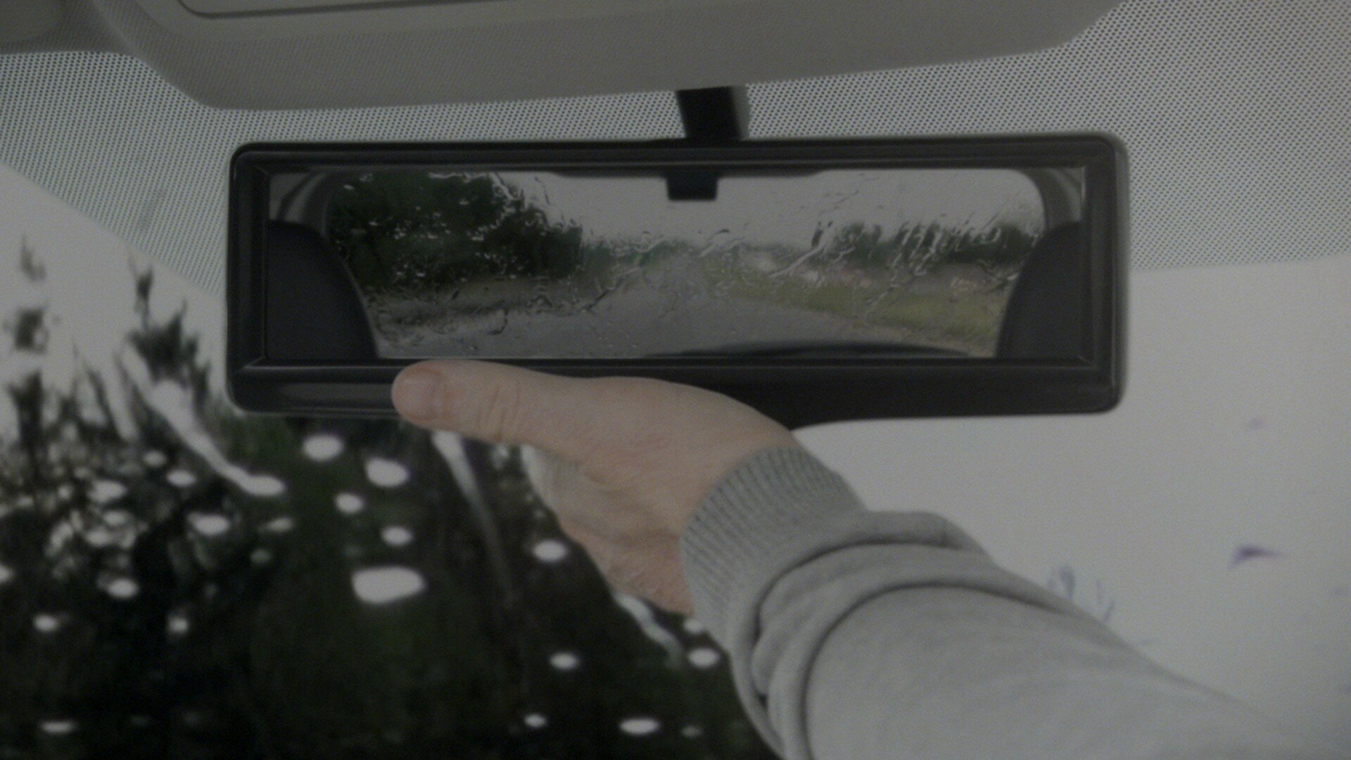 Sans la fonction de rétroviseur intelligent Mode normal du rétroviseur sous des conditions de fortes pluies