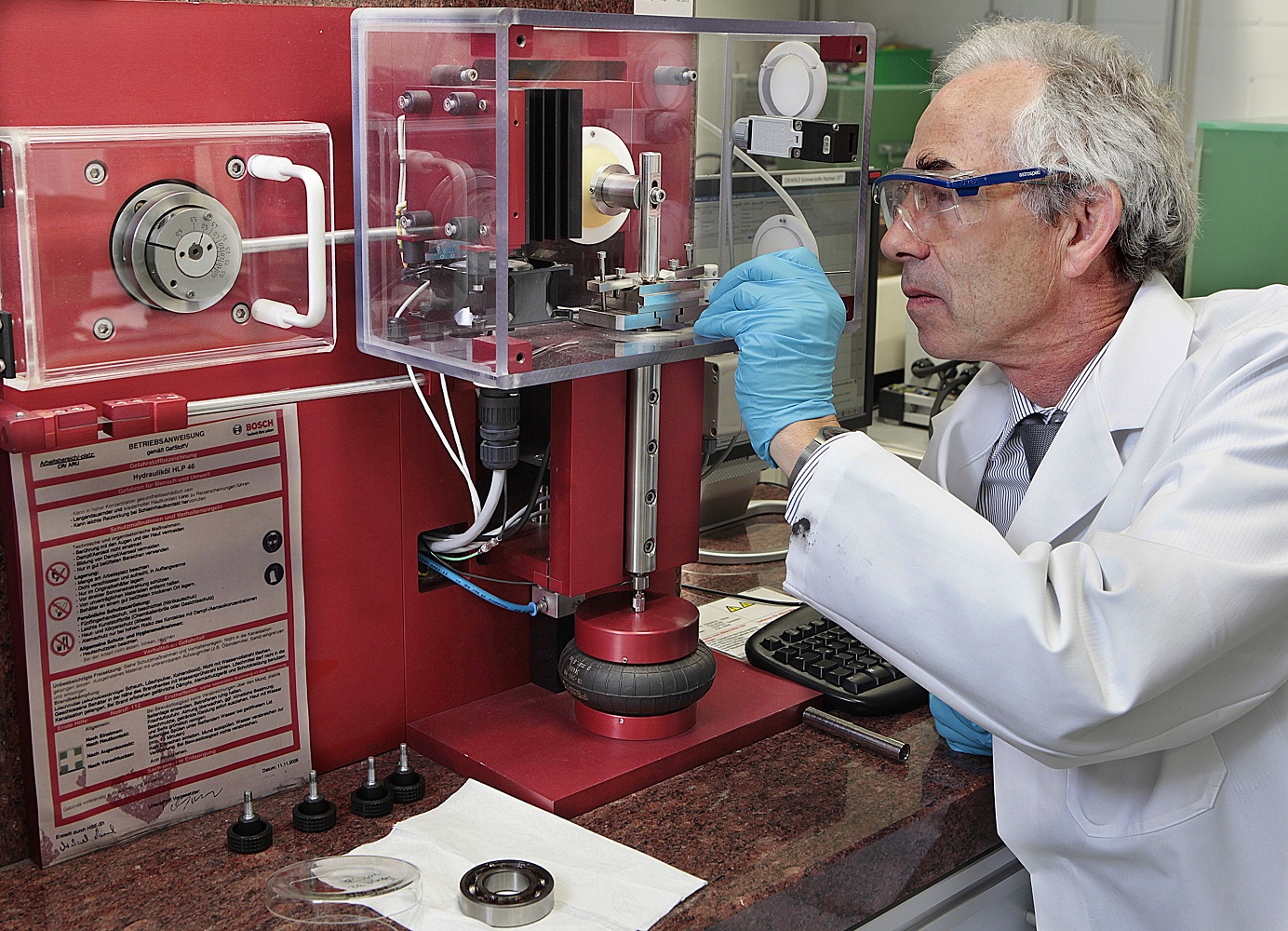 Dr. Gerd Dornhöfer in the research laboratory