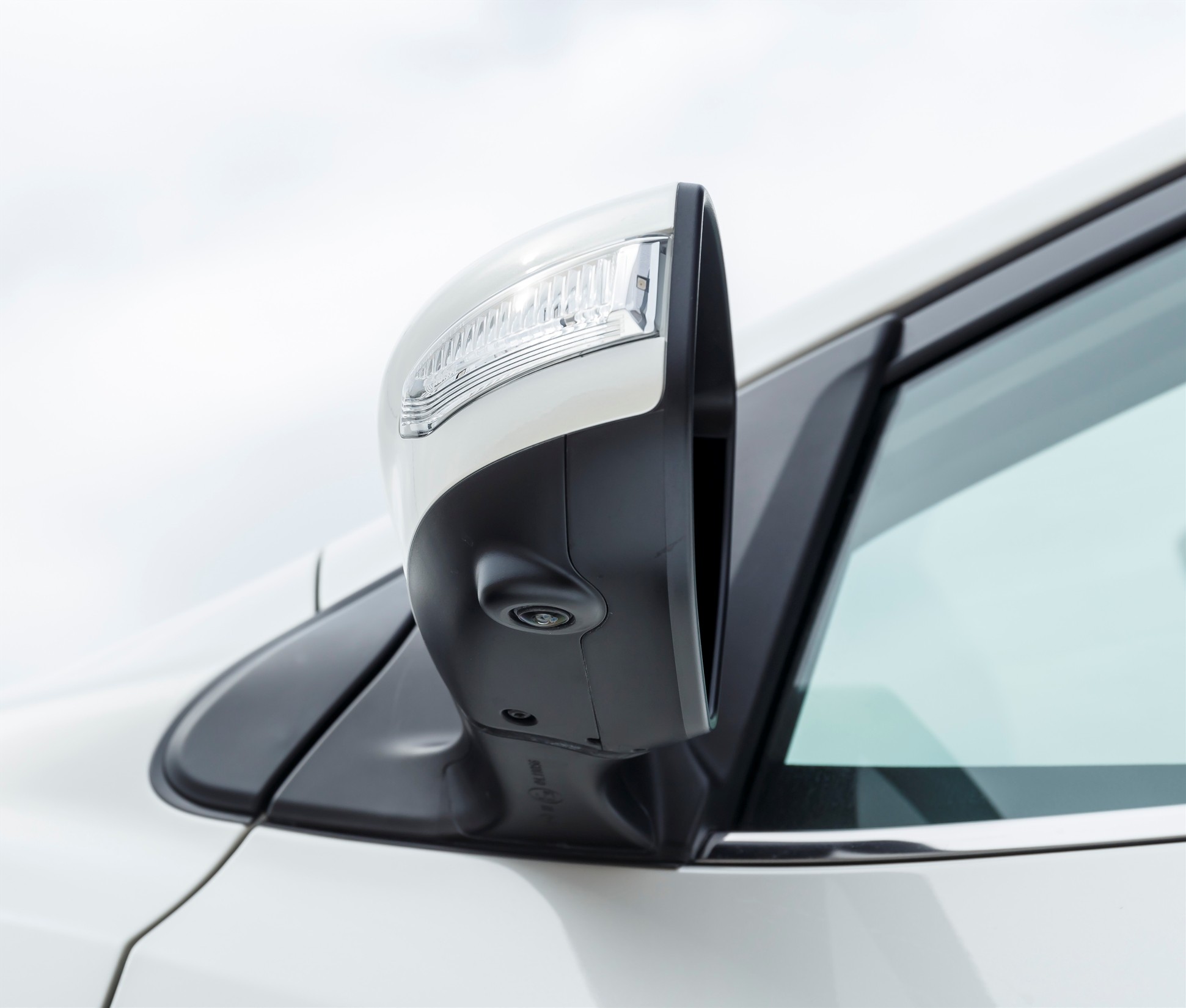 Nissan Pulsar Side view mirror and camera