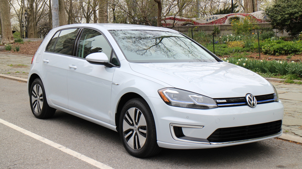 2017 Volkswagen e-Golf: first drive of updated 125-mile electric car